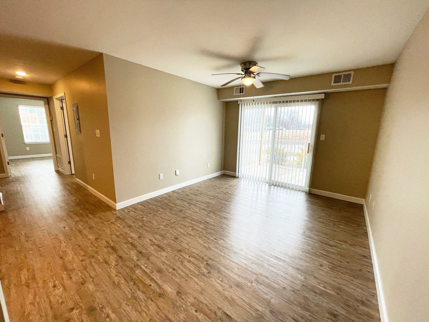 Louisville Apartment: 3301 Silverthorn Ln Apt 201