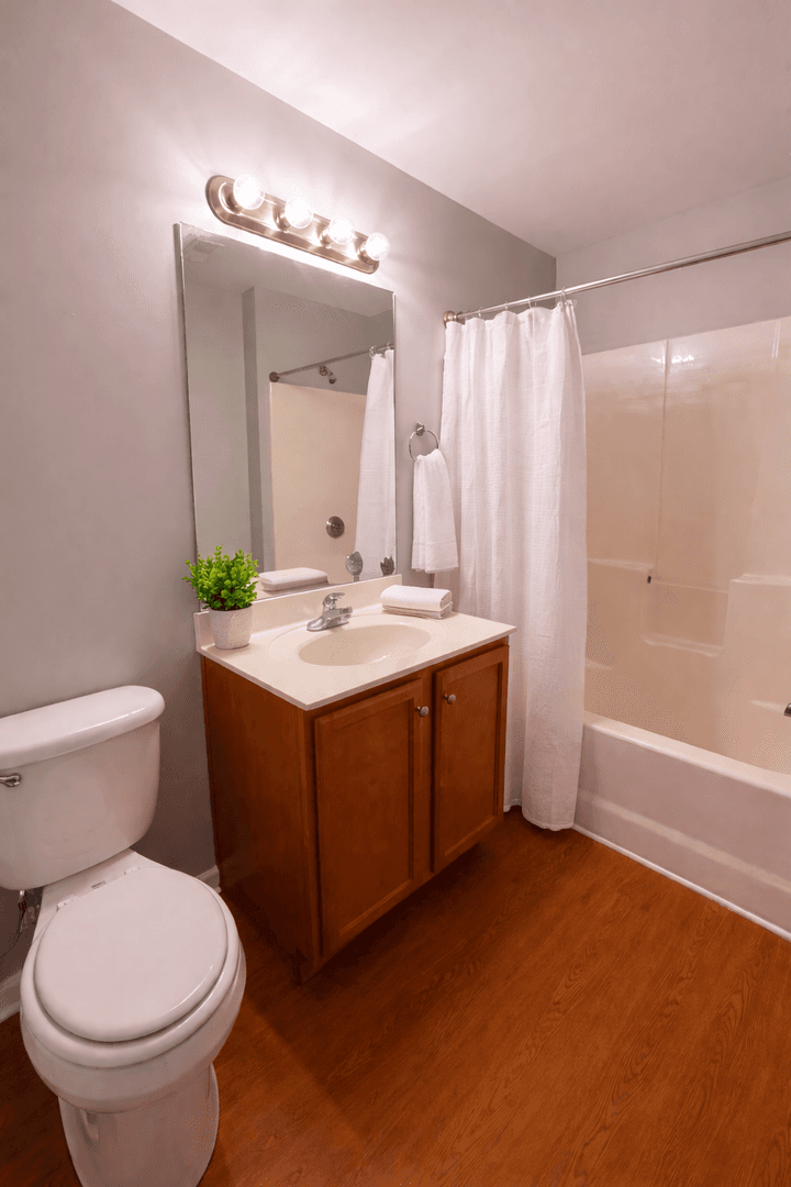 La Grange Apartment: 1908 Jericho Rd