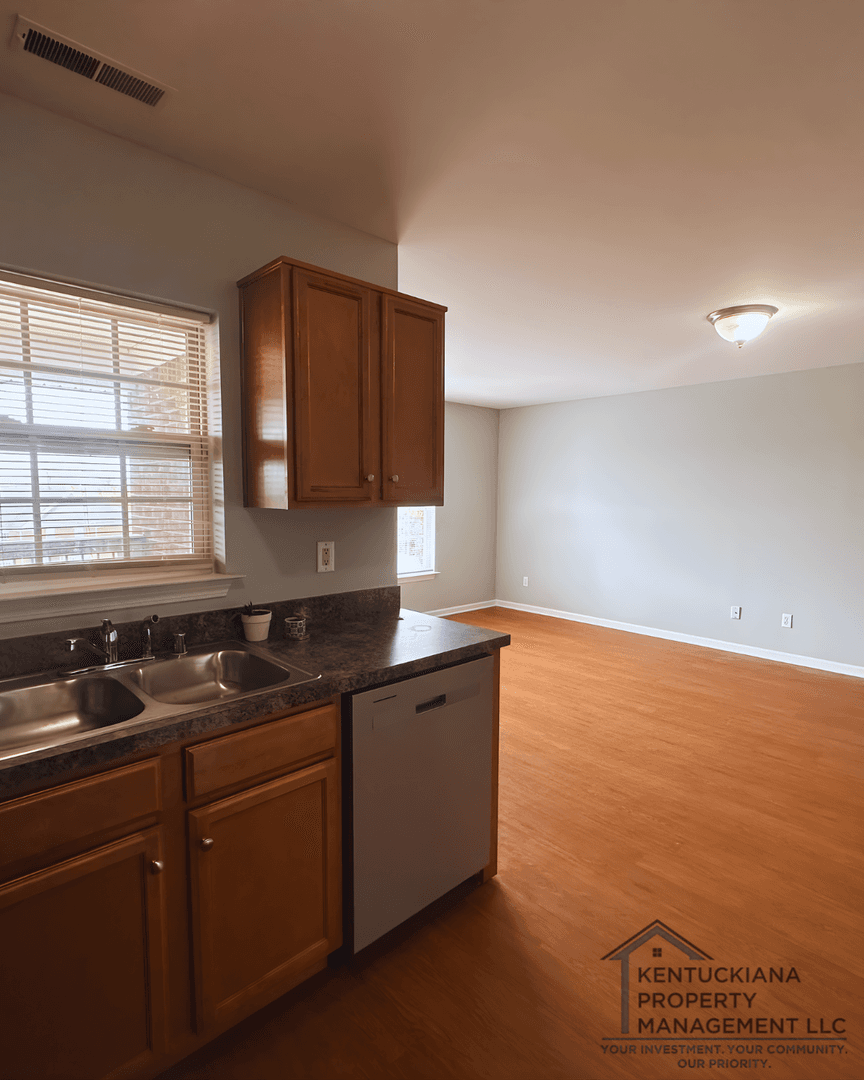 La Grange Apartment: 1908 Jericho Rd