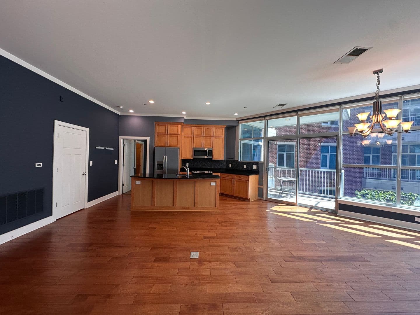 Louisville House: 324 E Main St Unit 327