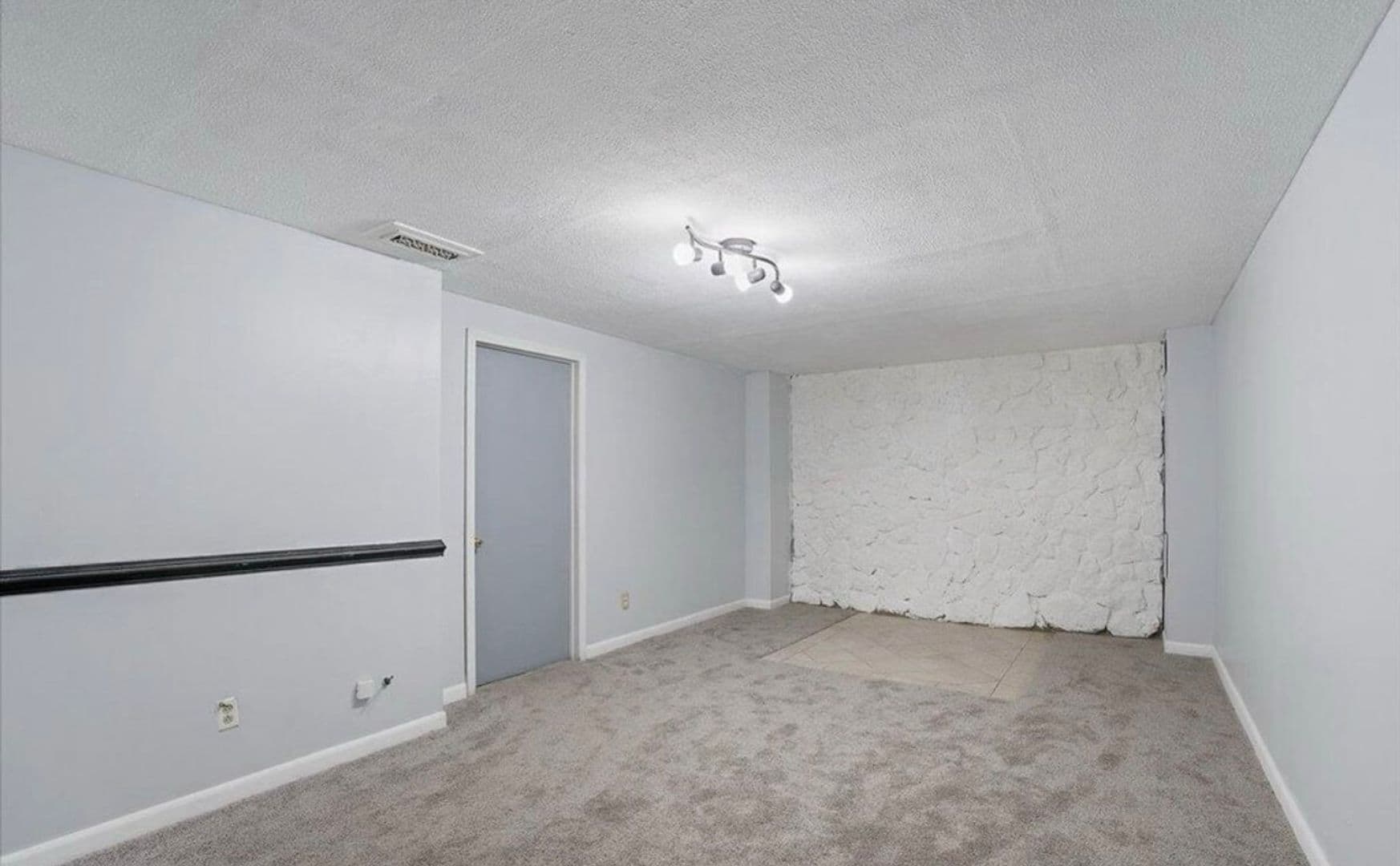 Louisville House: 10201 Waycross Ave