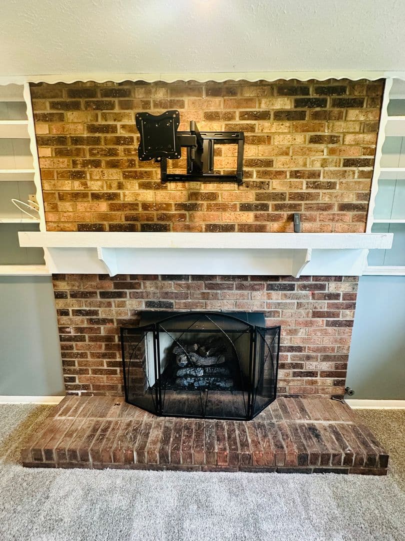 Louisville House: 1416 Hagen Road