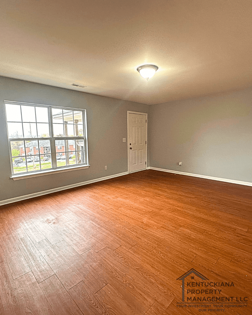 La Grange Apartment: 1908 Jericho Rd