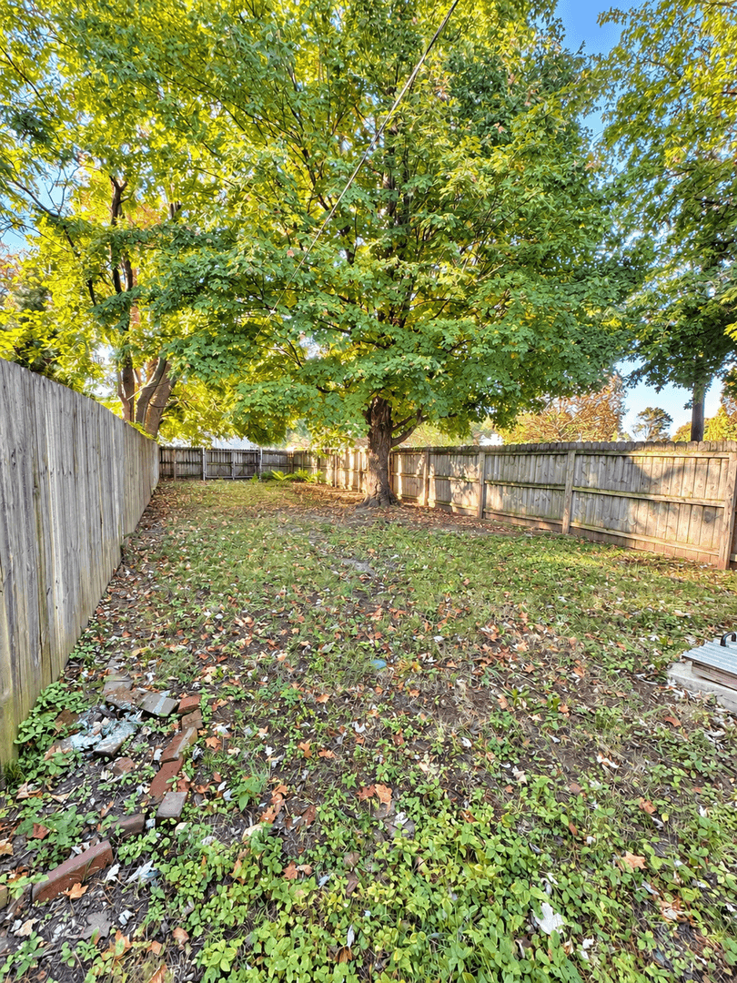 Louisville House: 2550 Saint Cecilia St