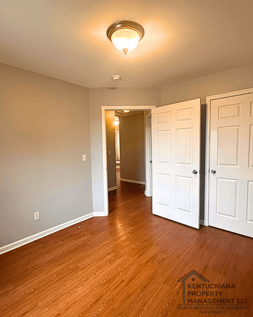 La Grange Apartment: 1908 Jericho Rd