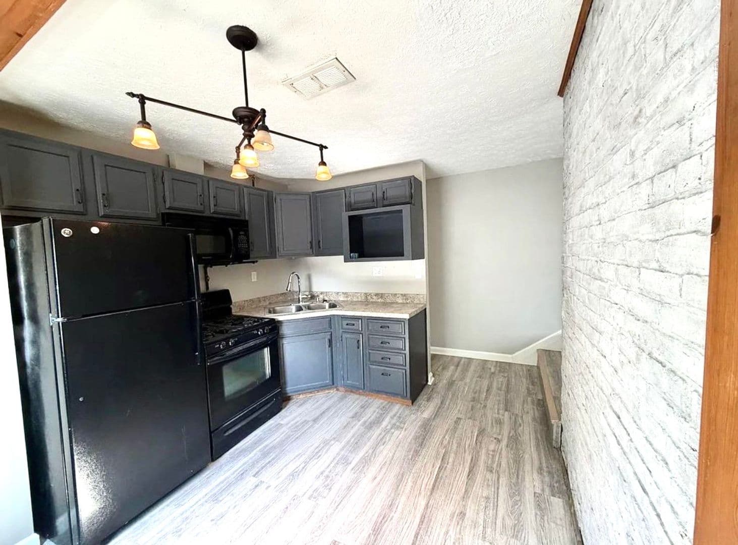 Jeffersonville Apartment: 531 E Chestnut St