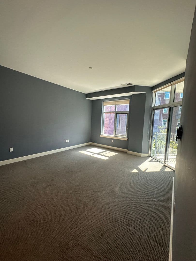 Louisville House: 324 E Main St Unit 327