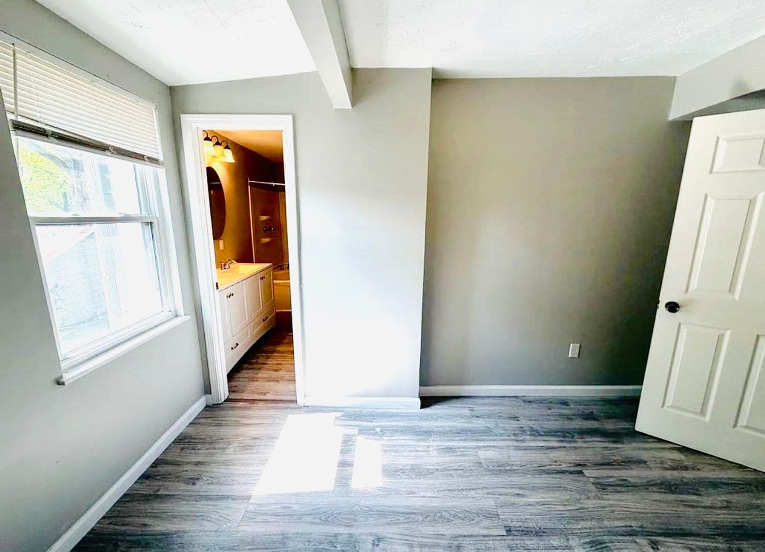 Jeffersonville Apartment: 531 E Chestnut St