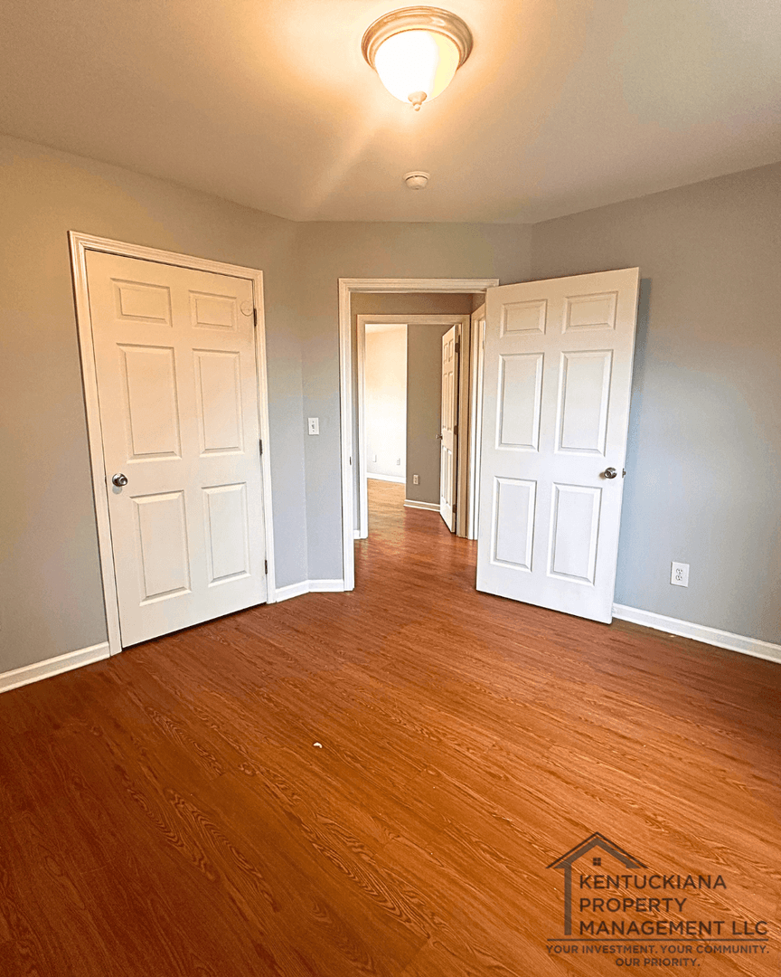 La Grange Apartment: 1908 Jericho Rd