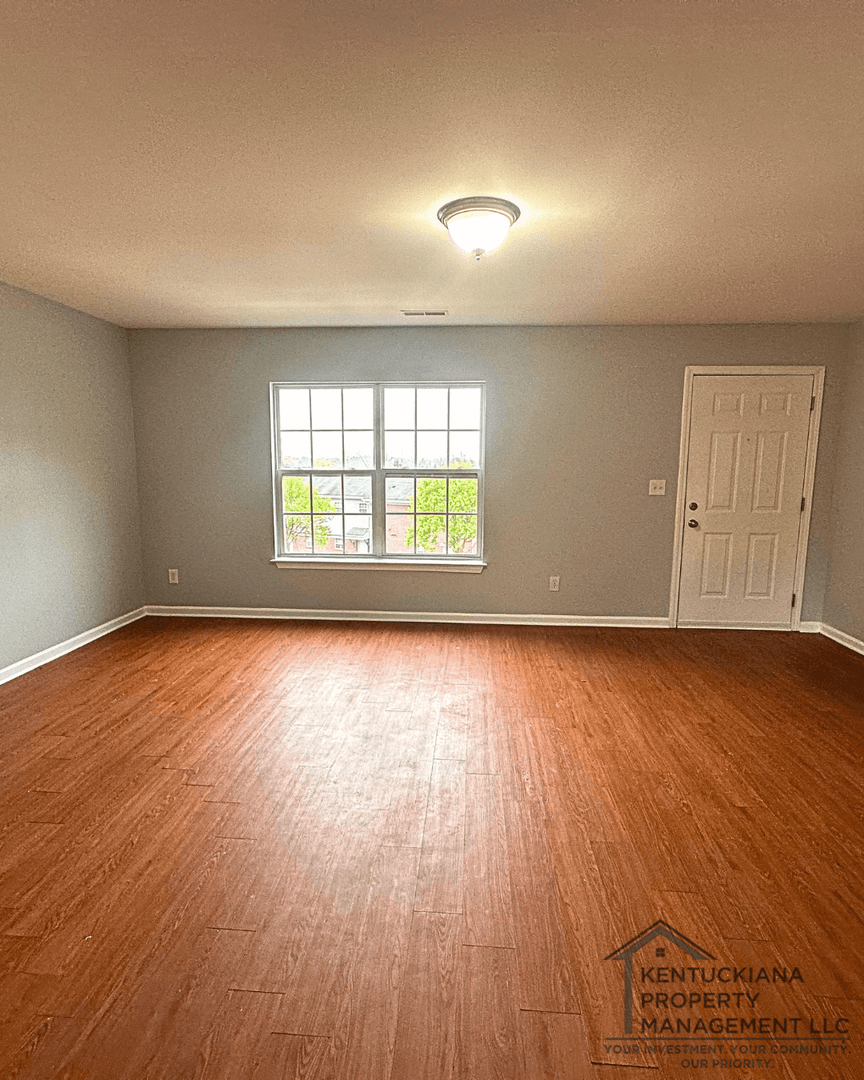 La Grange Apartment: 1908 Jericho Rd