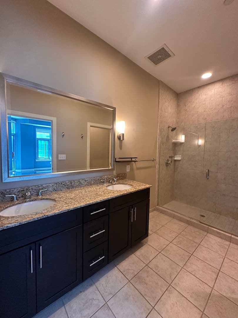 Louisville House: 324 E Main St Unit 327