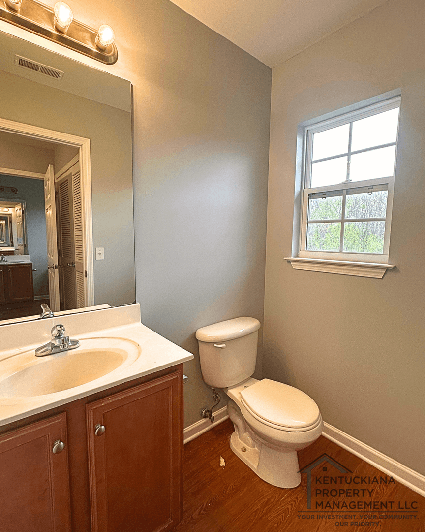 La Grange Apartment: 1908 Jericho Rd