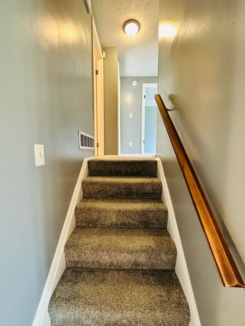 Louisville House: 1416 Hagen Road