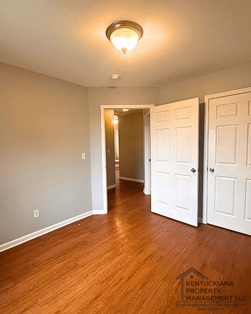 La Grange Apartment: 1908 Jericho Rd