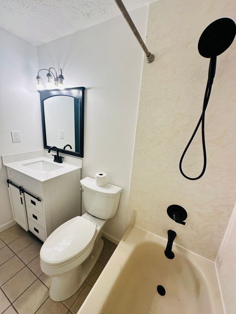 Louisville House: 1416 Hagen Road