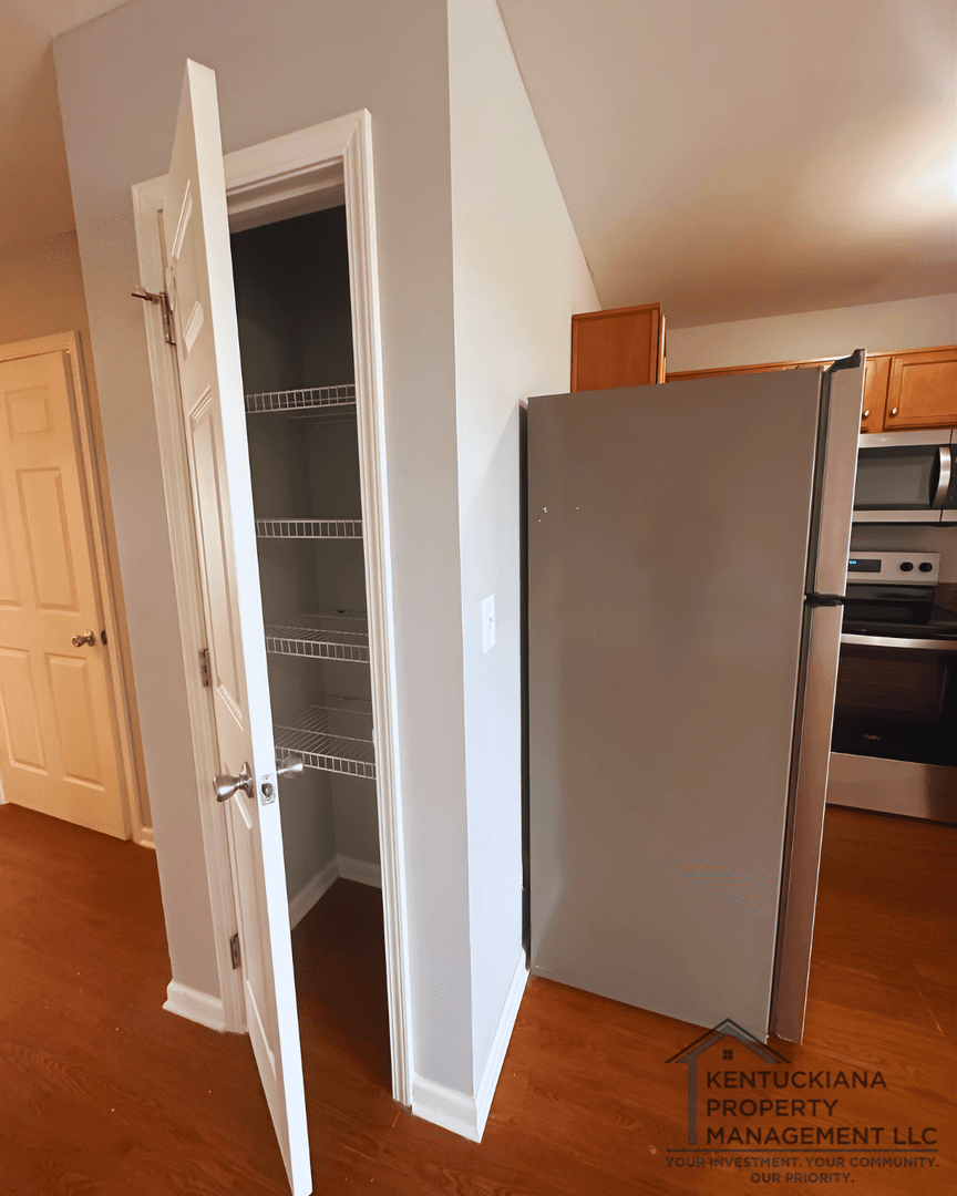 La Grange Apartment: 1908 Jericho Rd