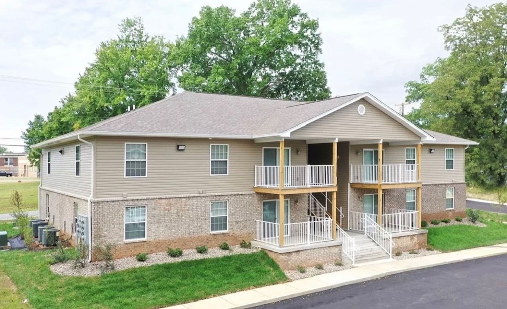 Louisville Apartment: 3301 Silverthorn Ln Apt 201