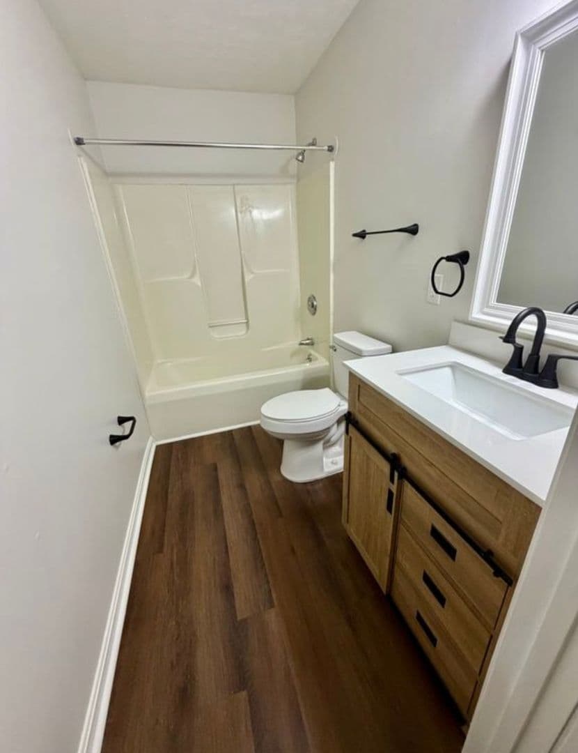 Louisville Apartment: 215 E Ormsby Ave