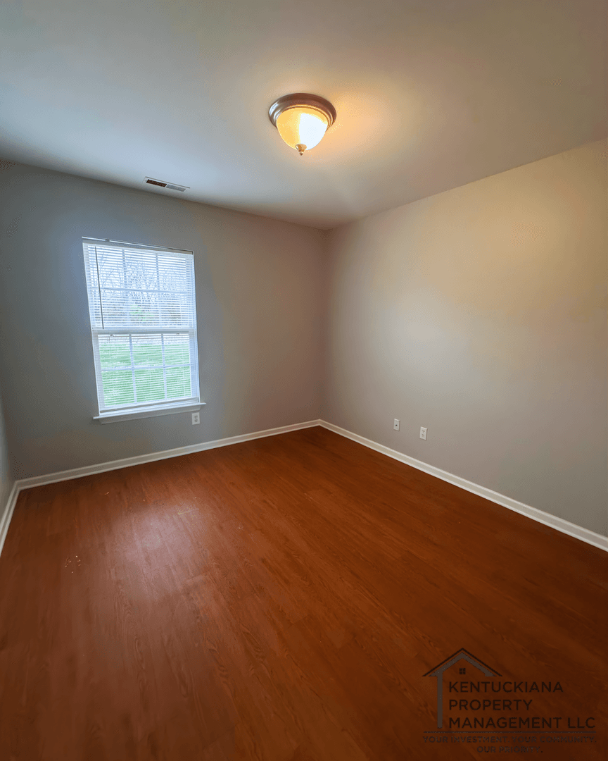 La Grange Apartment: 1908 Jericho Rd