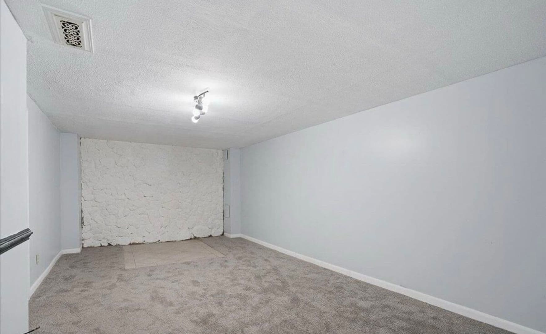 Louisville House: 10201 Waycross Ave