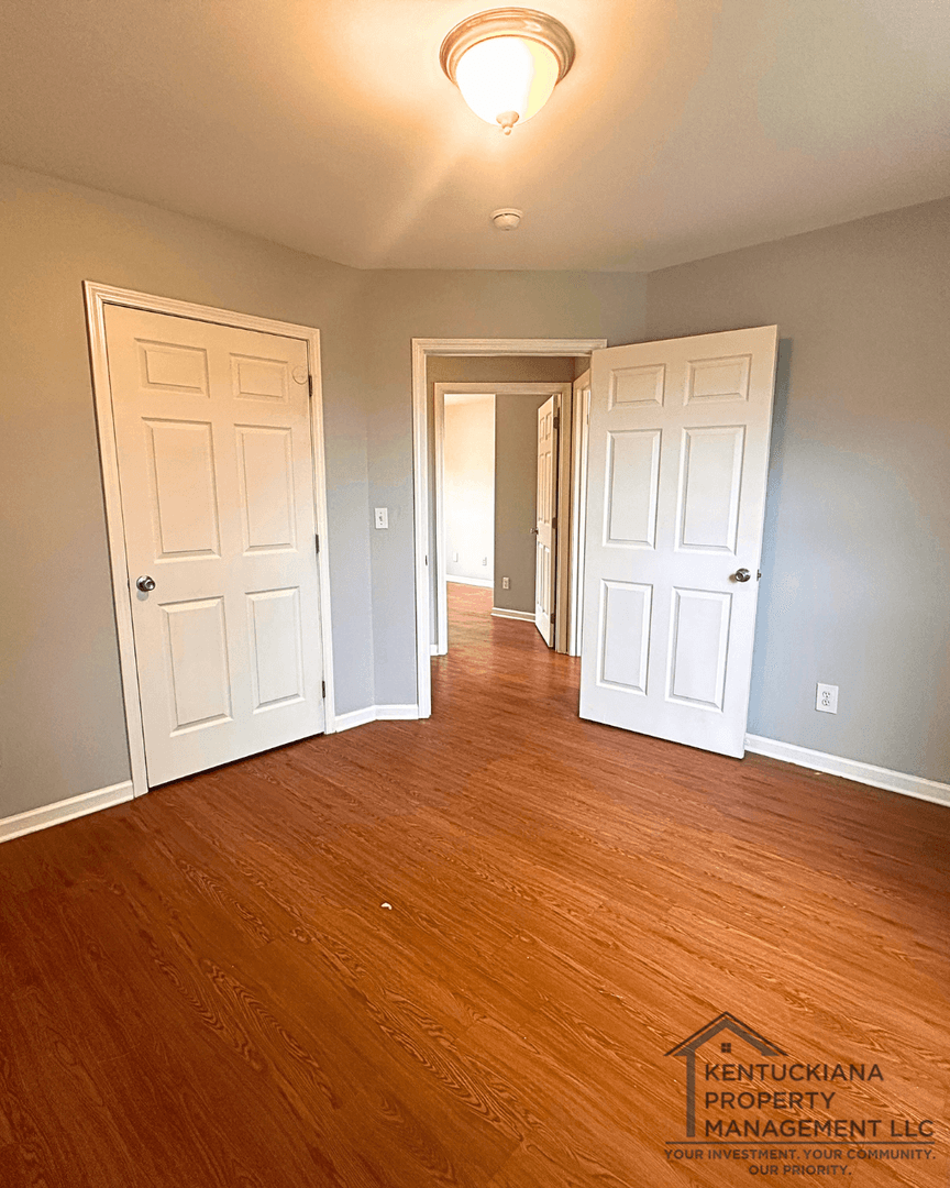 La Grange Apartment: 1908 Jericho Rd