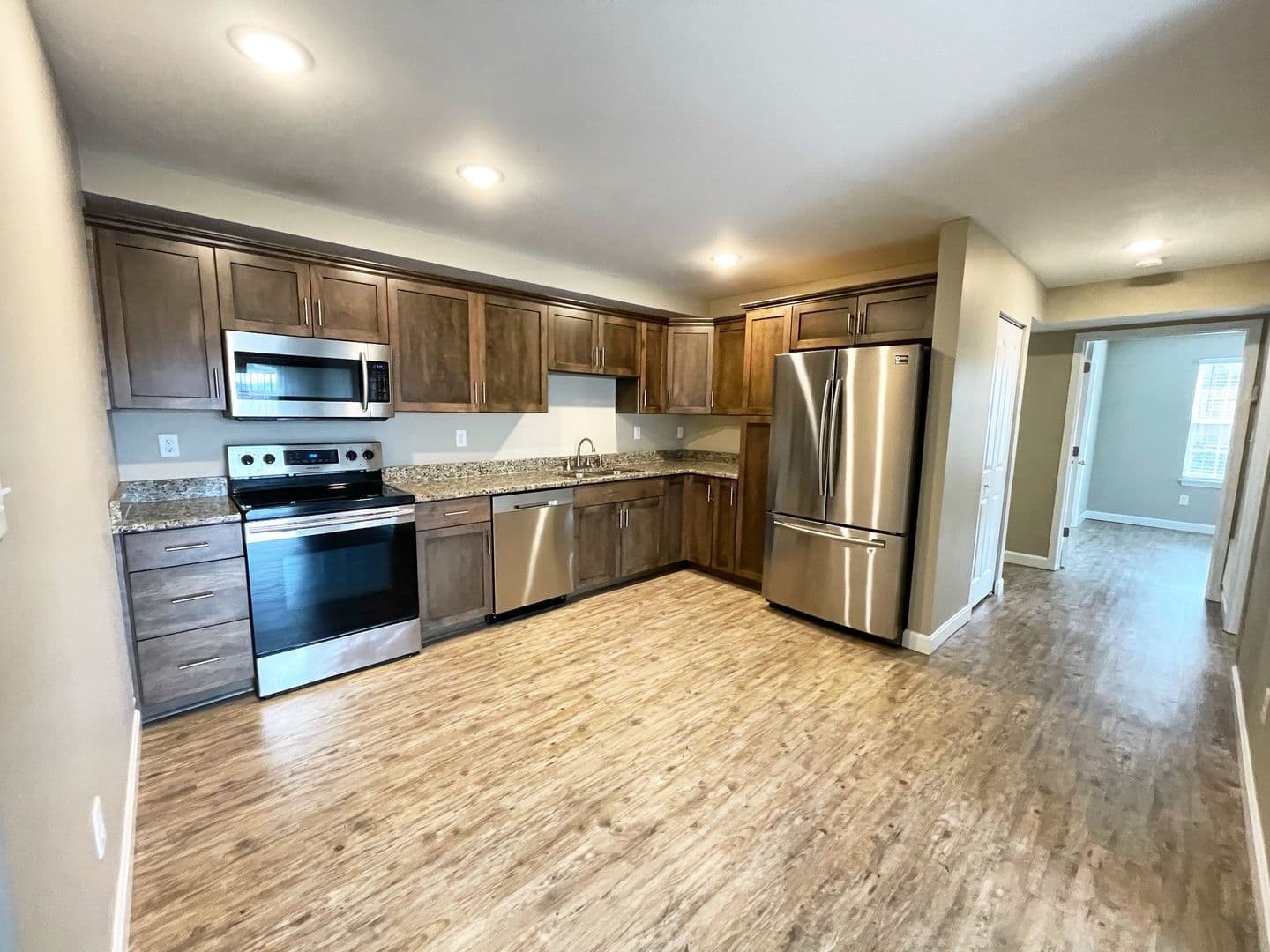 Louisville Apartment: 3301 Silverthorn Ln Apt 201
