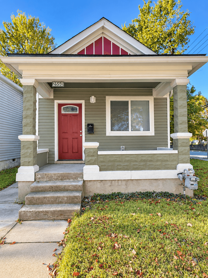 Louisville House: 2550 Saint Cecilia St