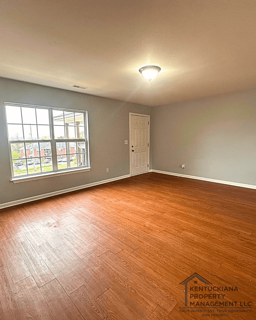 La Grange Apartment: 1908 Jericho Rd
