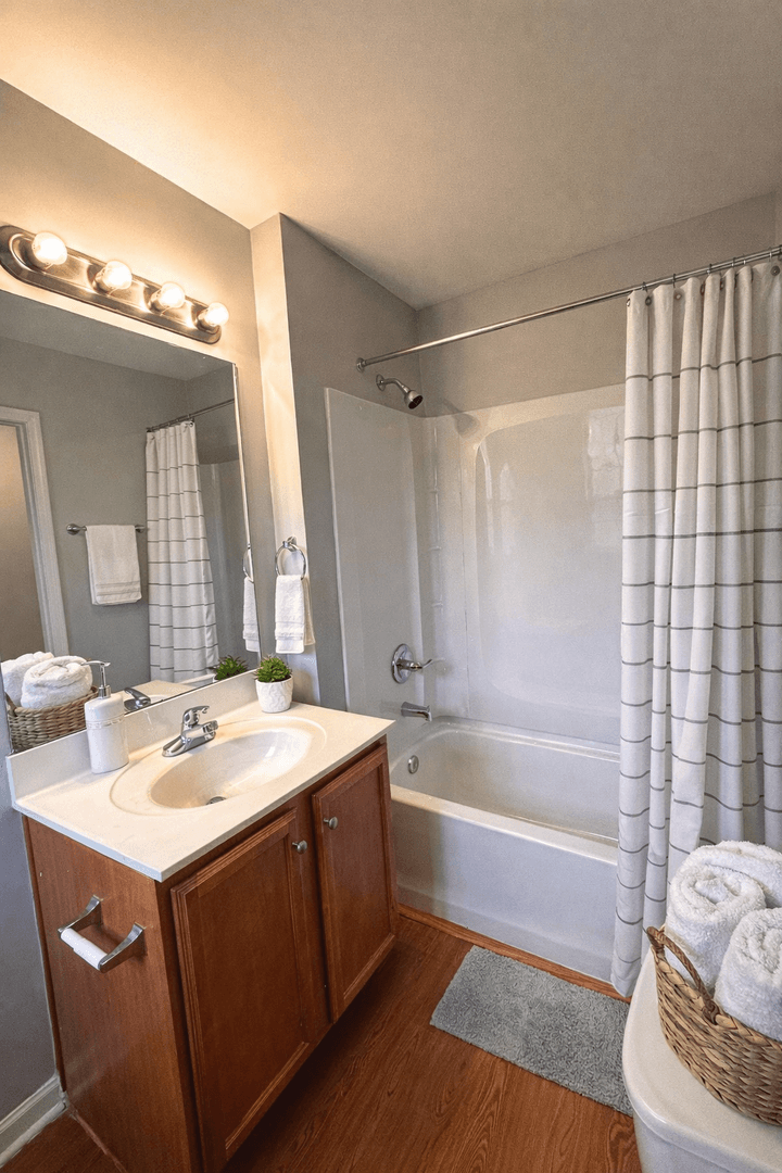 La Grange Apartment: 1908 Jericho Rd