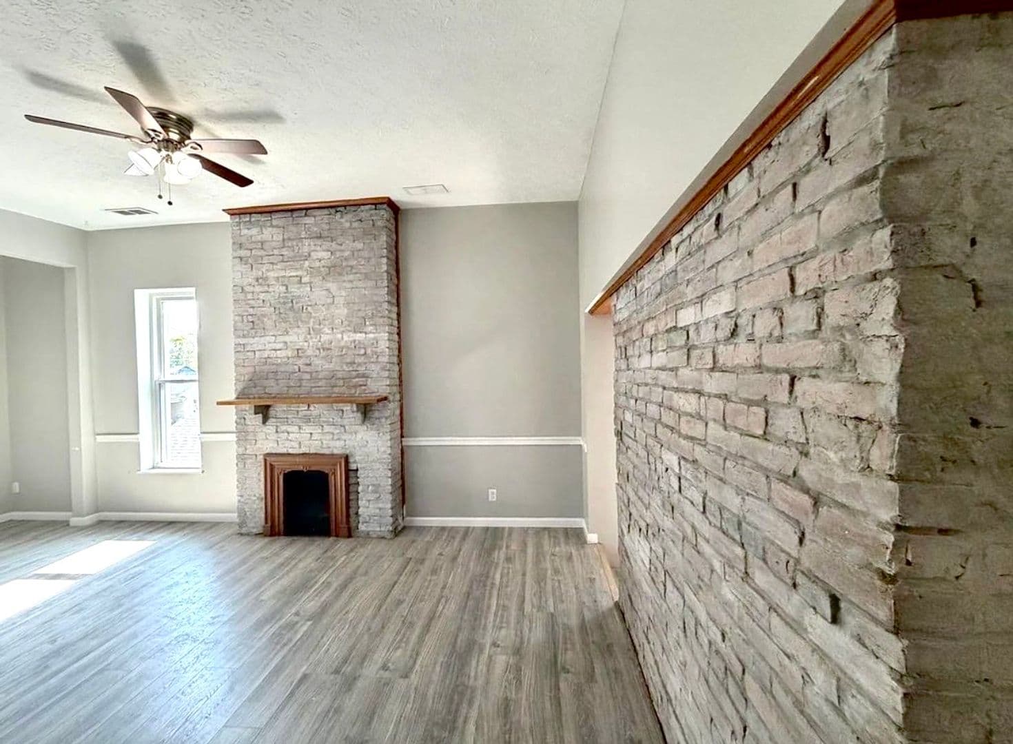 Jeffersonville Apartment: 531 E Chestnut St