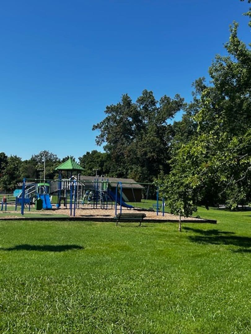 Louisville House: 1416 Hagen Road