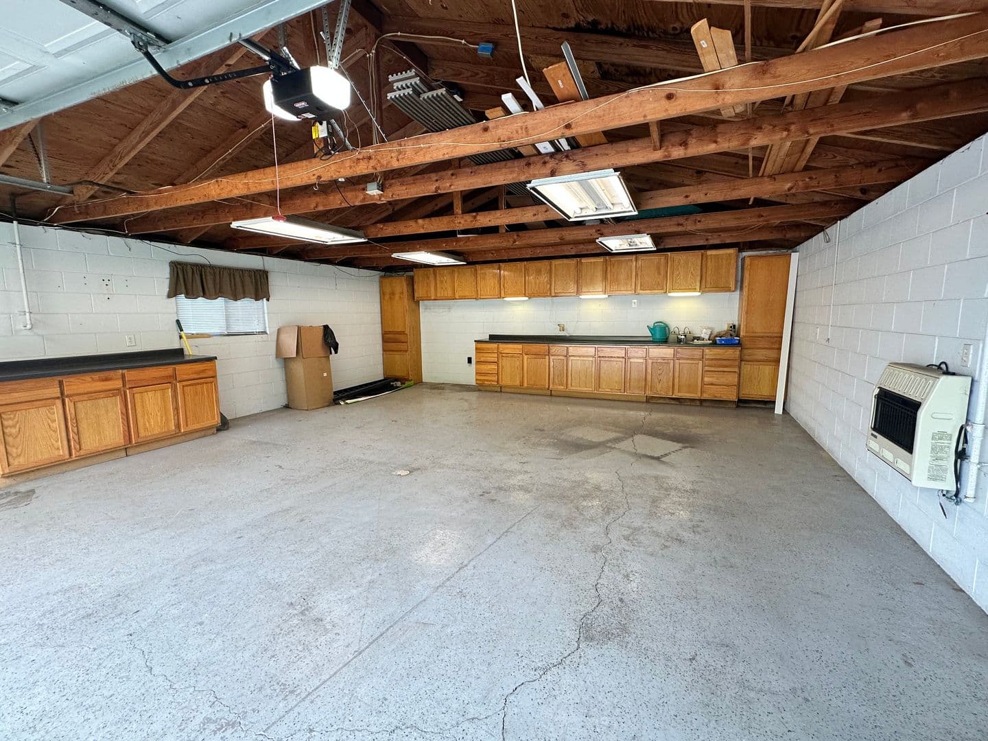 Louisville House: 1416 Hagen Road