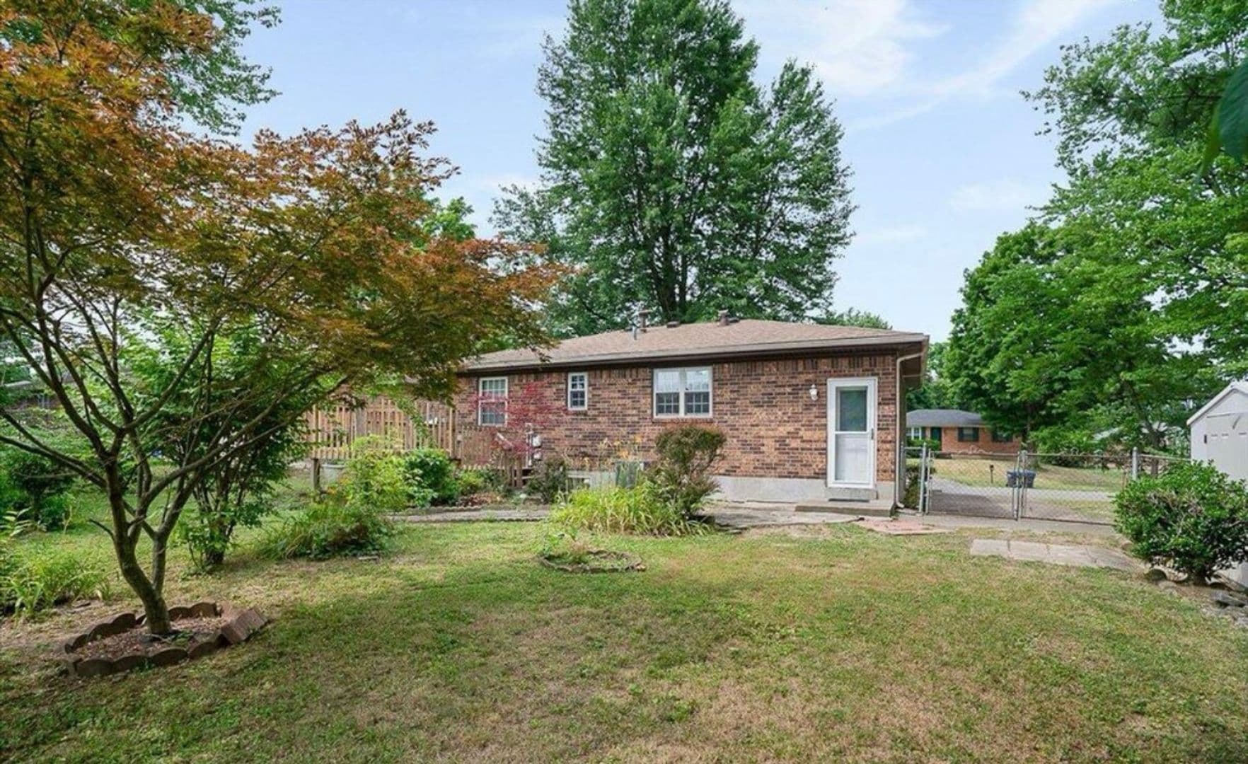 Louisville House: 10201 Waycross Ave