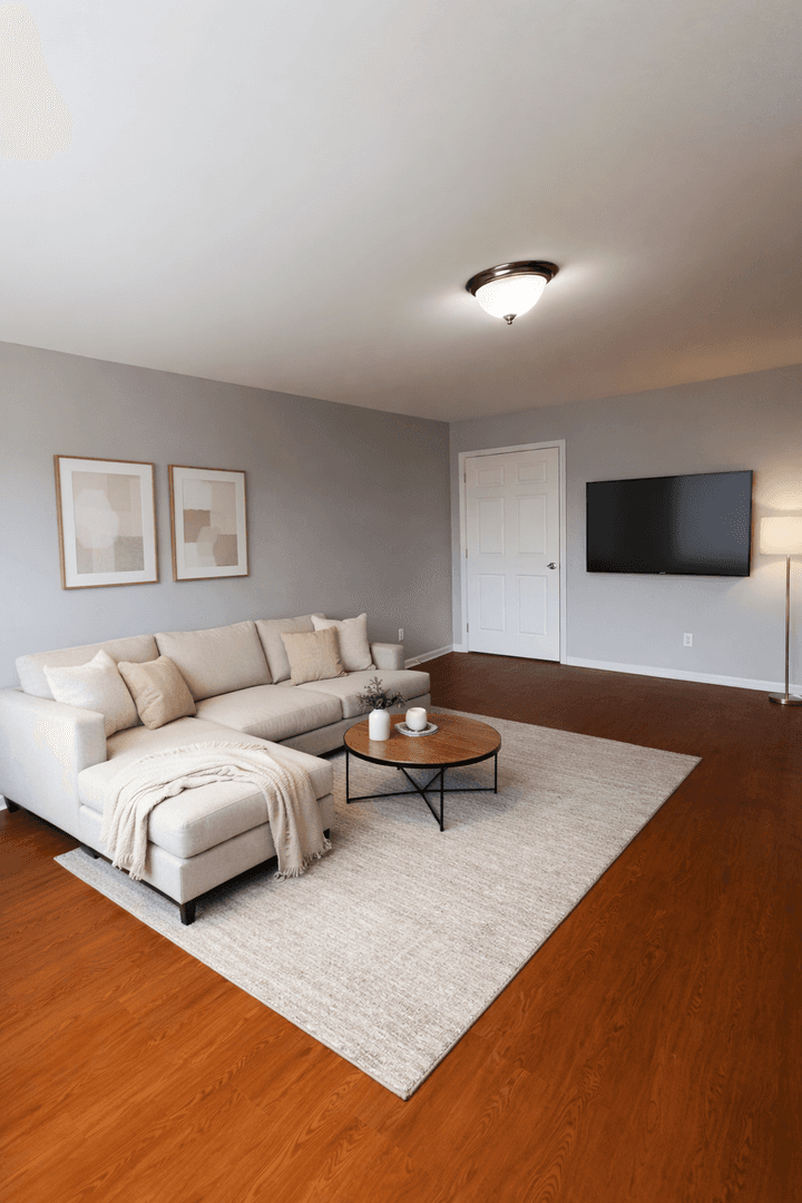 La Grange Apartment: 1908 Jericho Rd