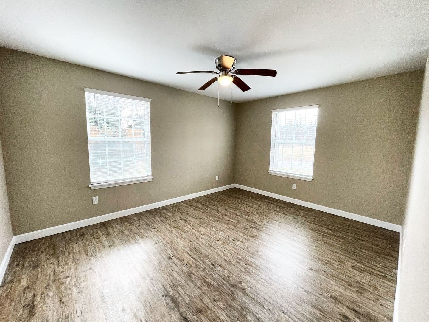 Louisville Apartment: 3301 Silverthorn Ln Apt 201
