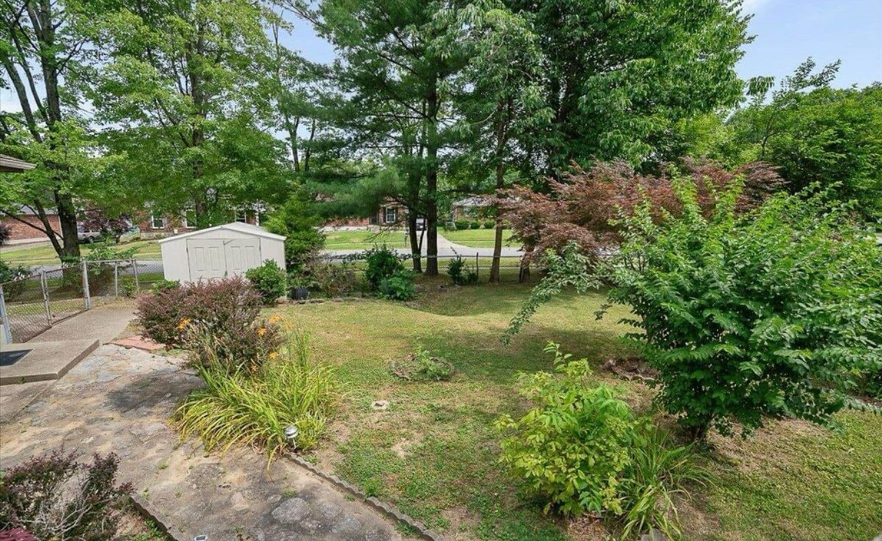 Louisville House: 10201 Waycross Ave
