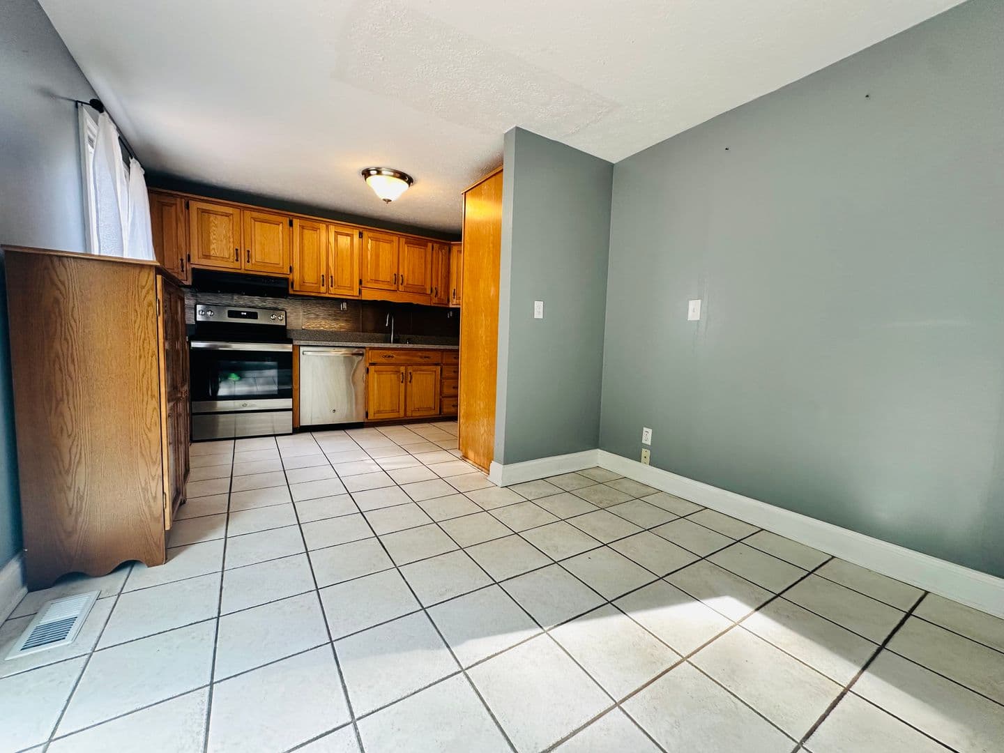 Louisville House: 1416 Hagen Road