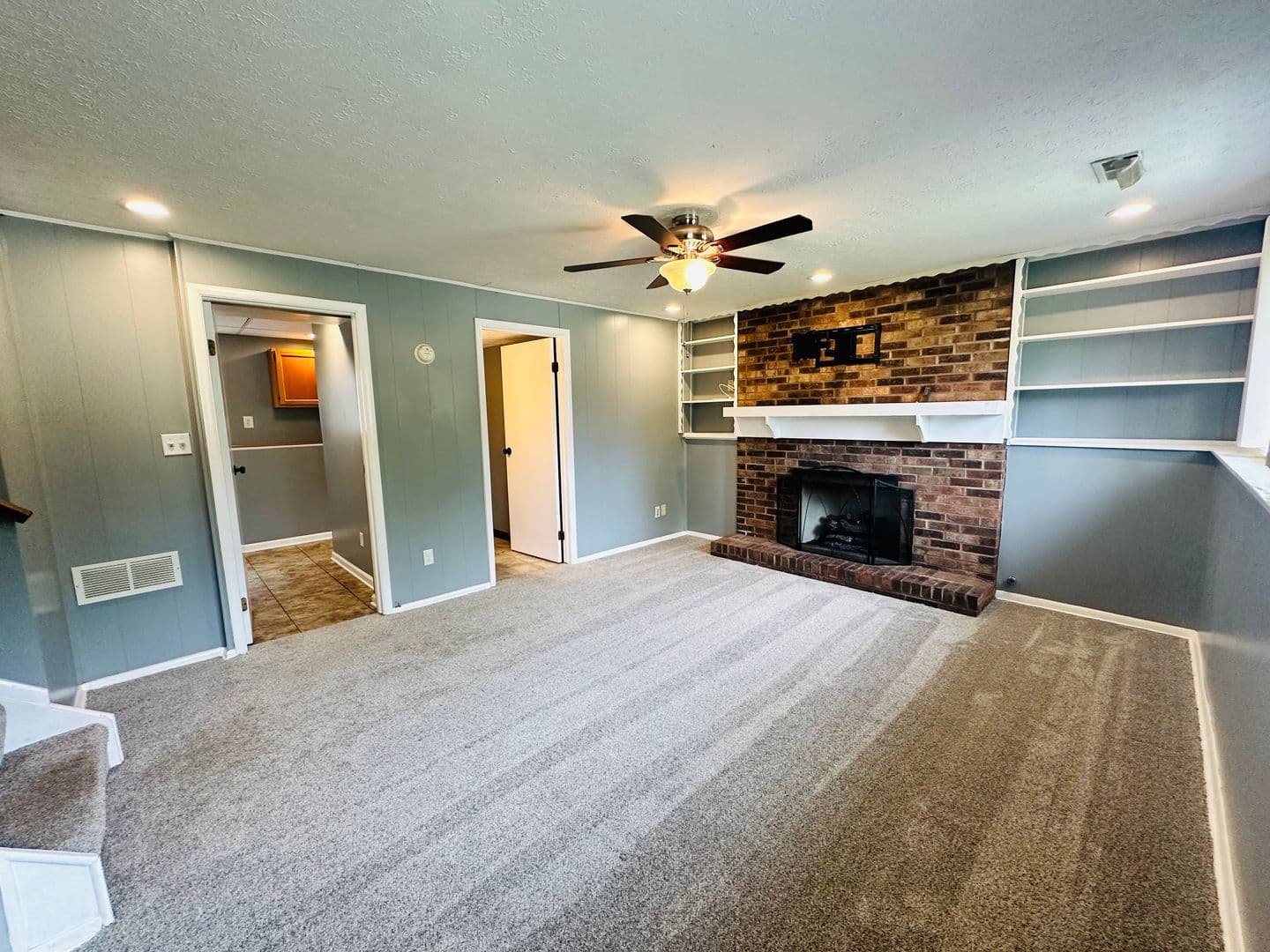 Louisville House: 1416 Hagen Road