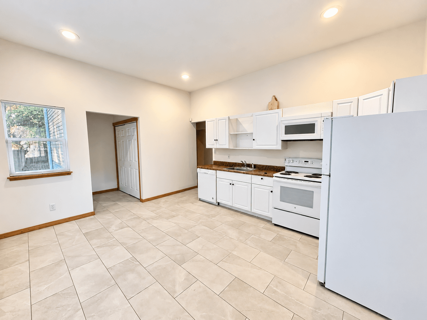 Louisville House: 2550 Saint Cecilia St