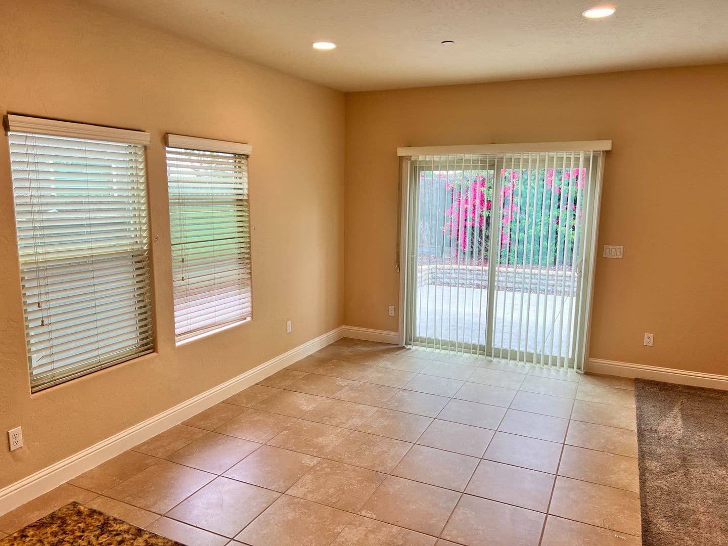 FRESNO House: 6187 E PONTIAC WAY