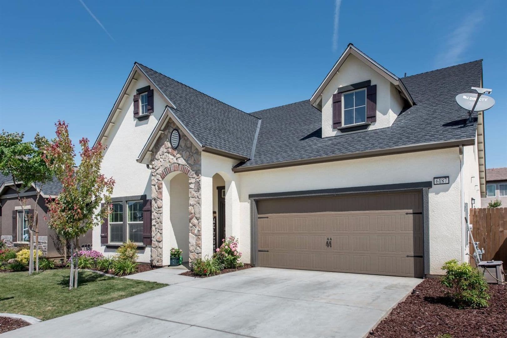 FRESNO House: 6187 E PONTIAC WAY