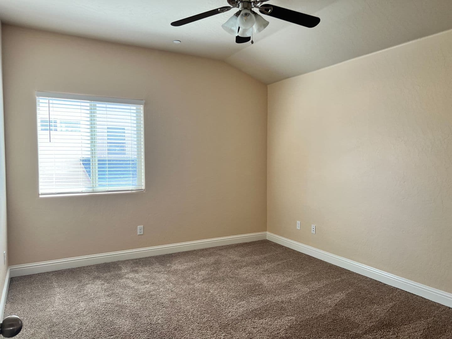FRESNO House: 6187 E PONTIAC WAY