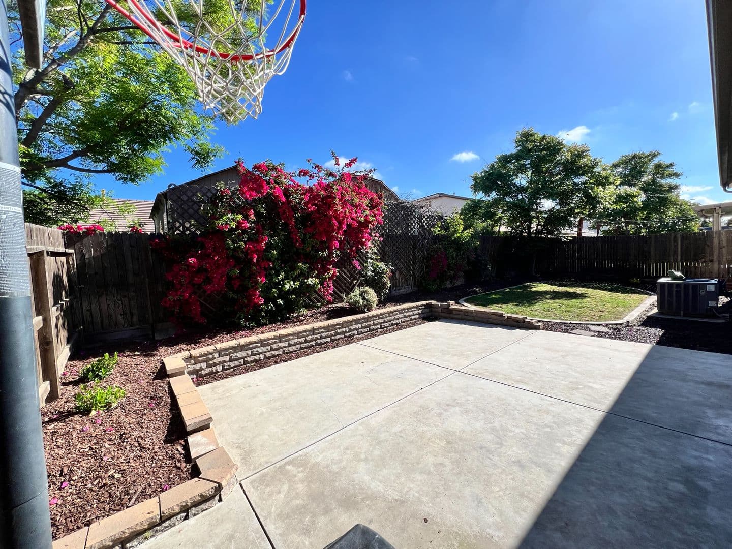 FRESNO House: 6187 E PONTIAC WAY