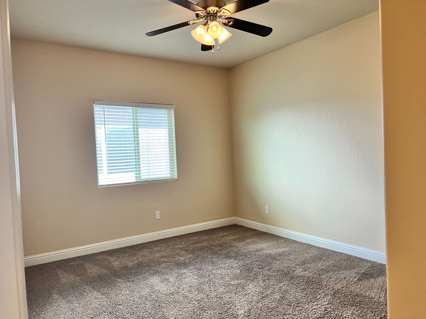 FRESNO House: 6187 E PONTIAC WAY