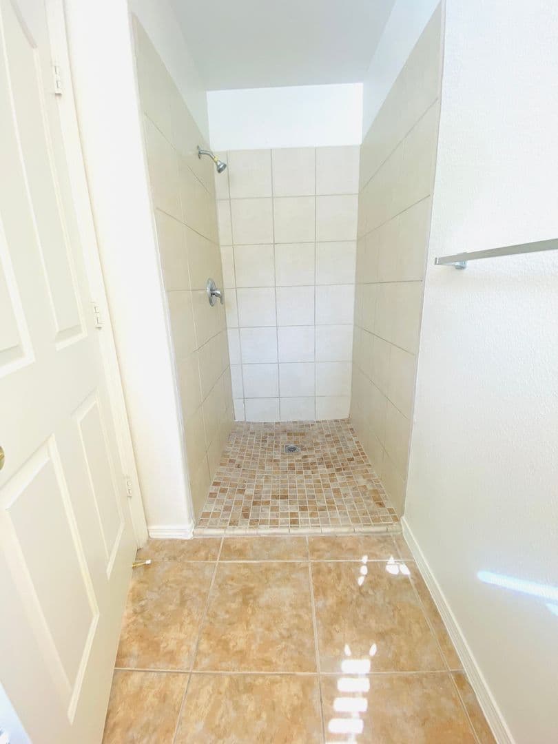 FRESNO Apartment: 941 W DAKOTA AVE