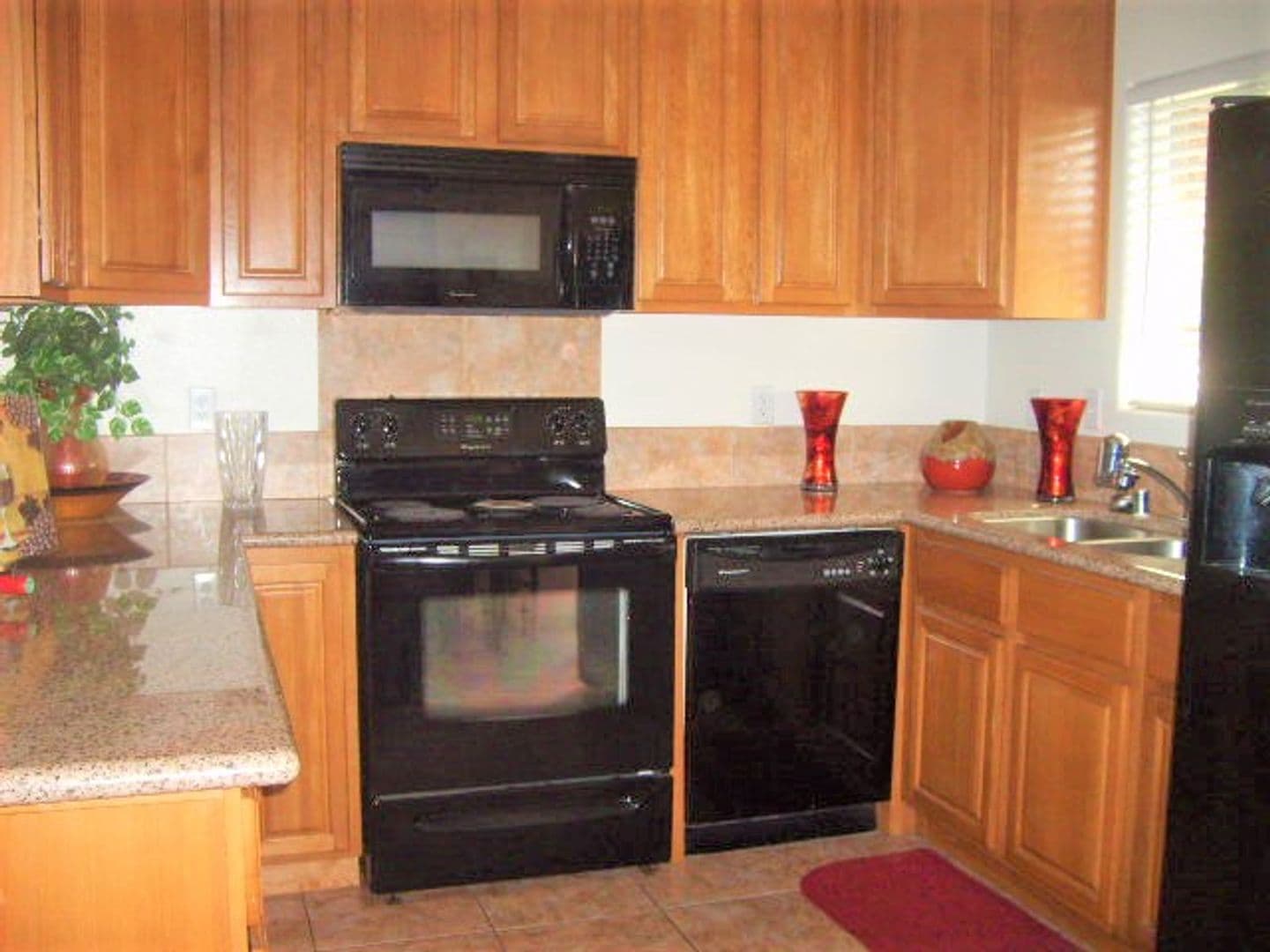 FRESNO Apartment: 941 W DAKOTA AVE