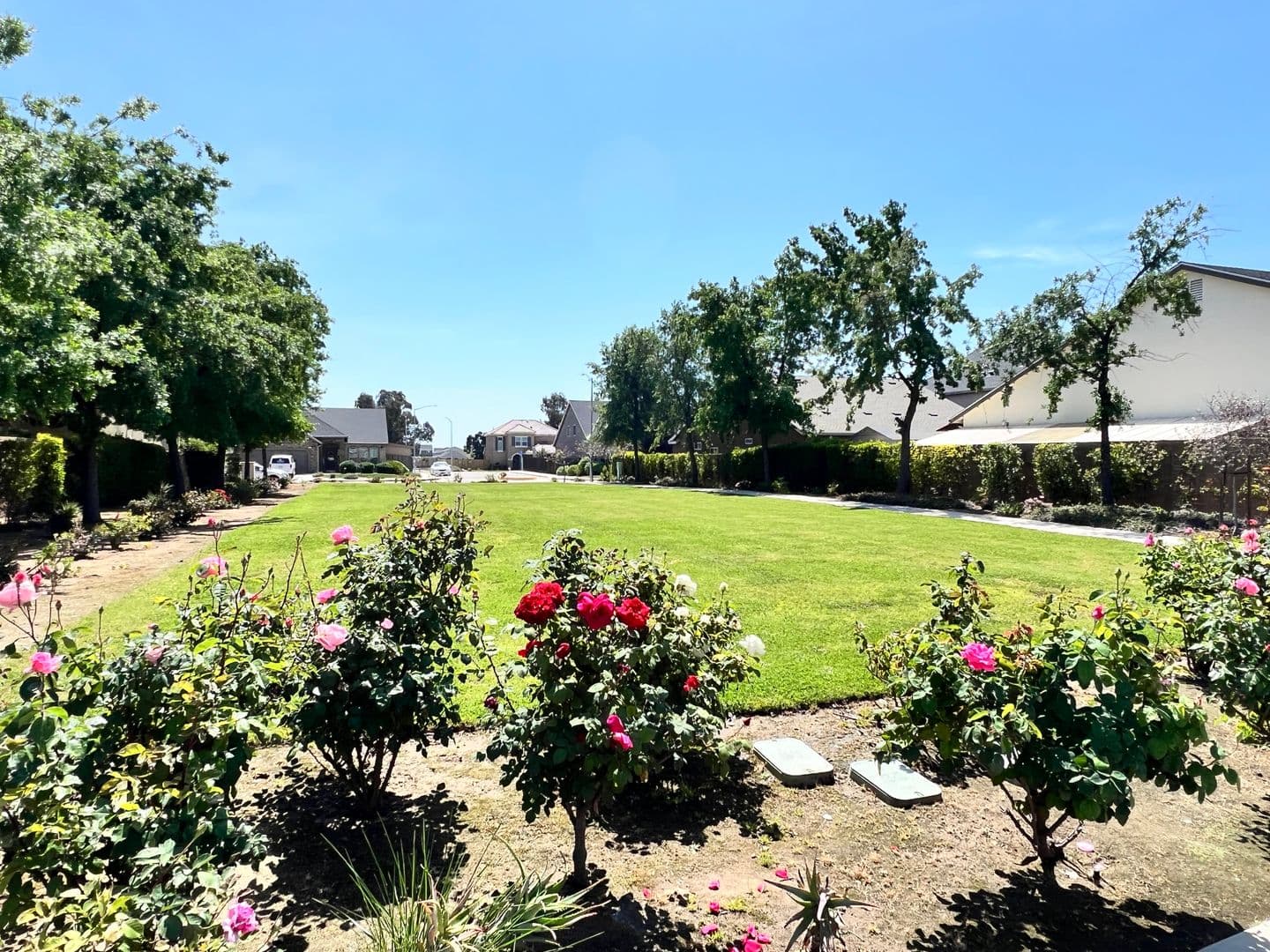 FRESNO House: 6187 E PONTIAC WAY
