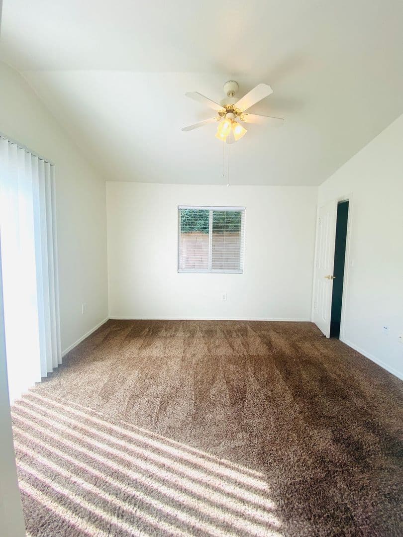 FRESNO Apartment: 941 W DAKOTA AVE
