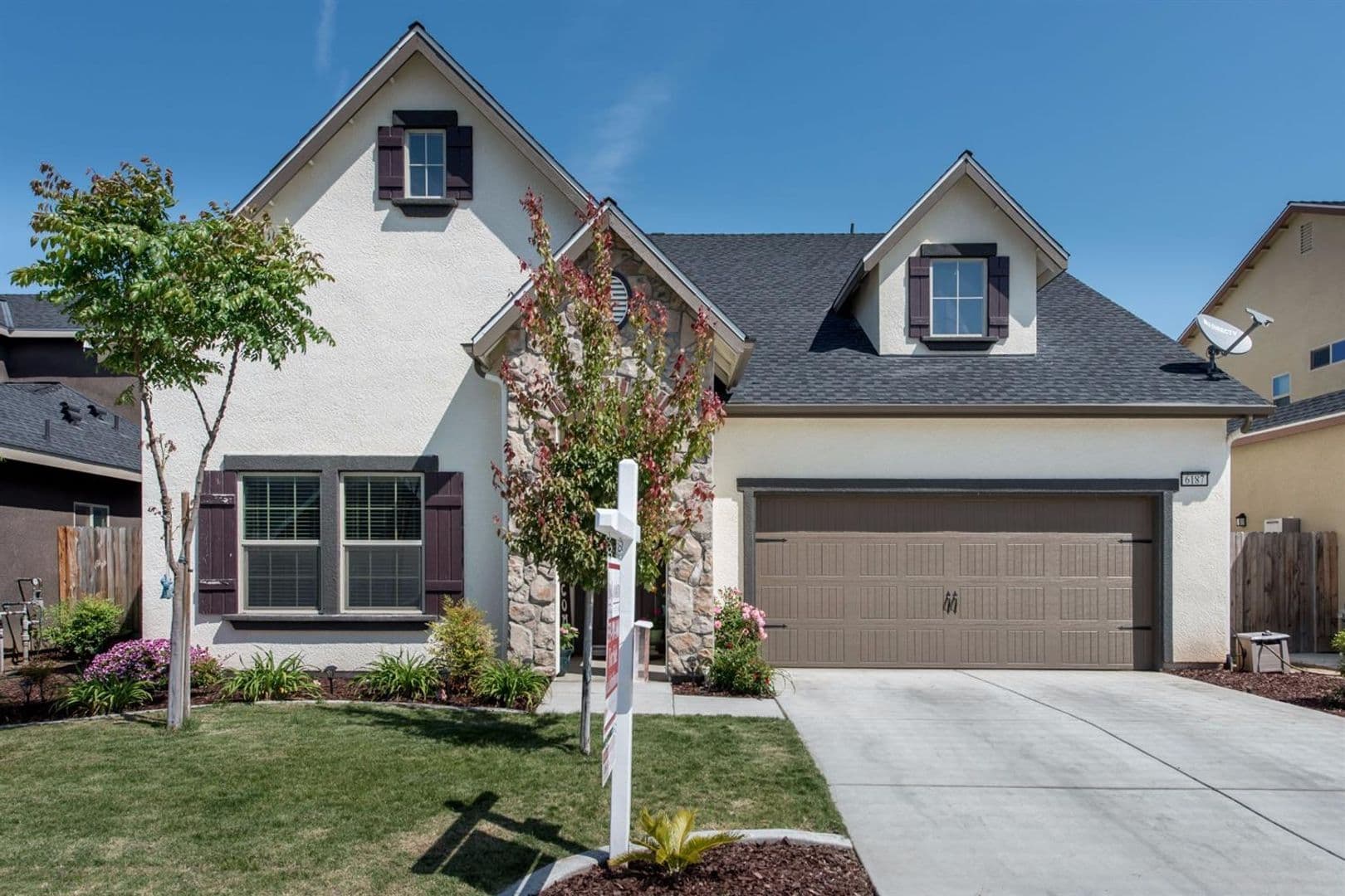 FRESNO House: 6187 E PONTIAC WAY