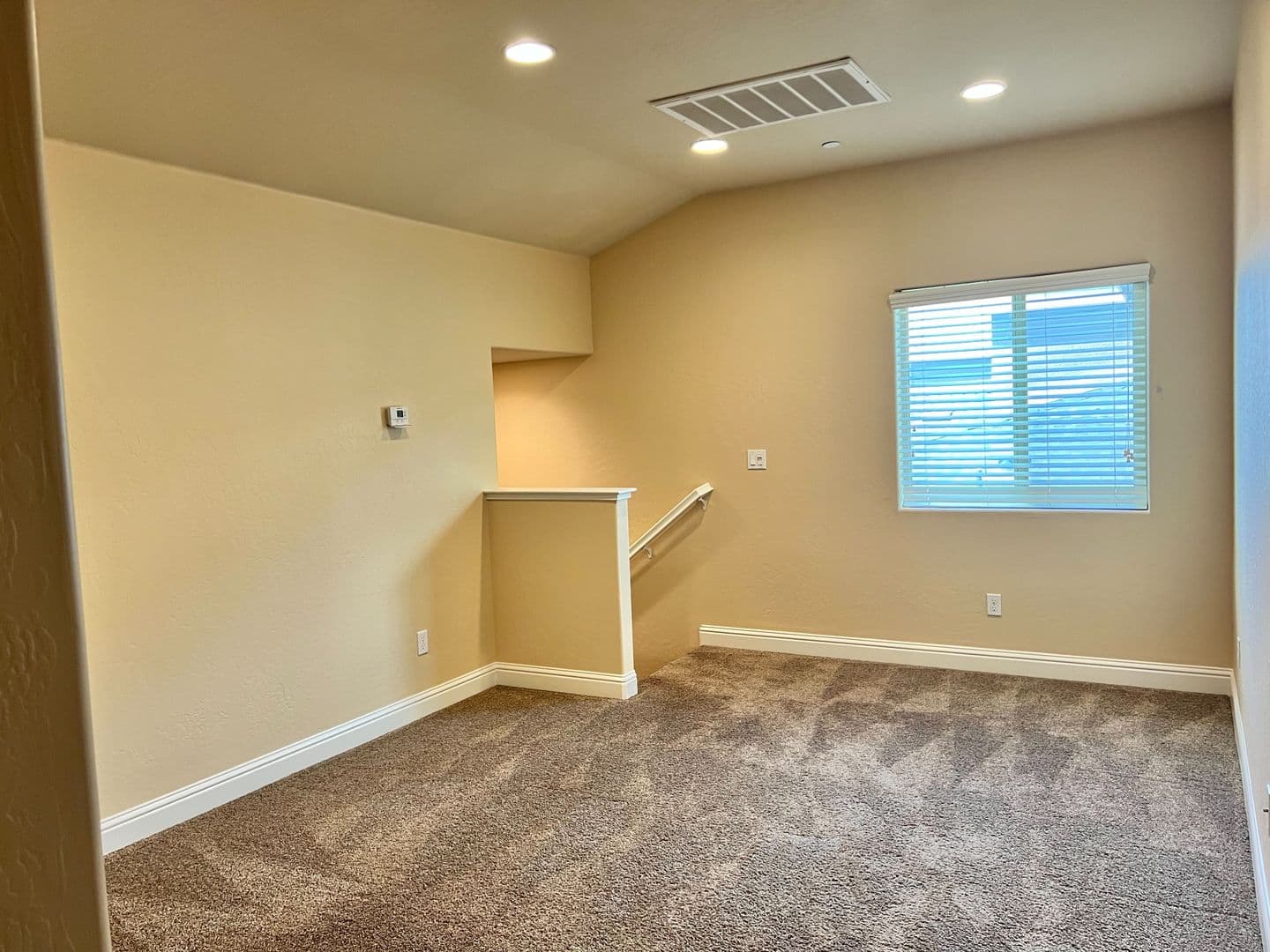 FRESNO House: 6187 E PONTIAC WAY